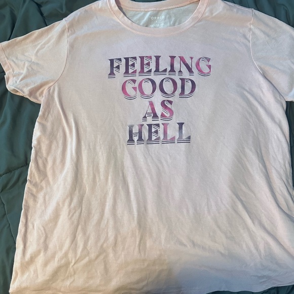 Torrid feeling good as hell light pink T-shirt - Picture 4 of 4